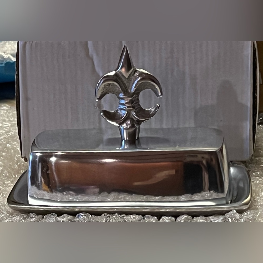Aluminum Artwares Silver Toned Fleur-de-Lis Covered Butter Dish